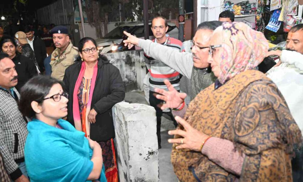 डीएम ने यहां पैदल भ्रमण का सुनी जन-समस्याएं, दिखा अतिक्रमण, लिया एक्शन…