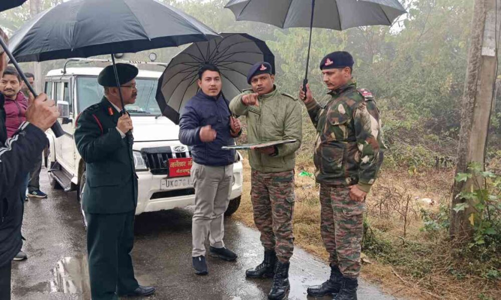 क्षेत्र वासियों की समस्या का संज्ञान लेते हुए डीएम ने दिए थे निर्देश, यहां सेना नहीं लगाएगी गेट…