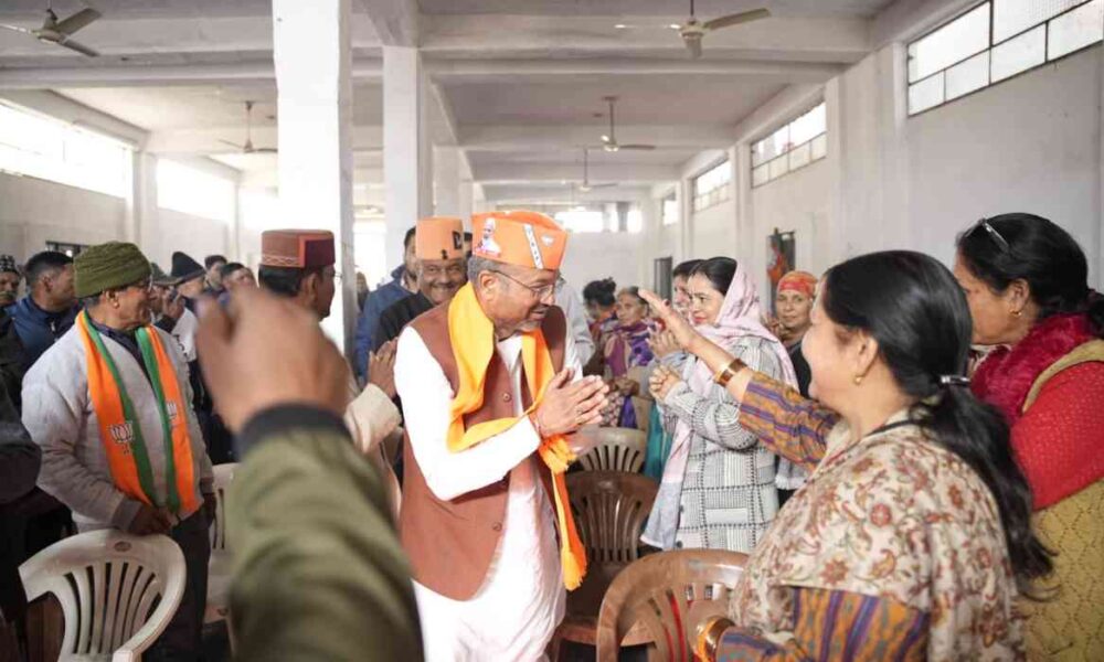 भाजपा महापौर प्रत्याशी सौरभ थपलियाल ने बालावाला सैनिक कॉलोनी में जनसभा की…