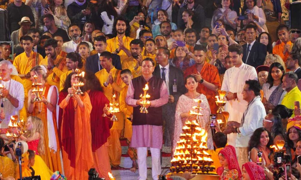 मुख्यमंत्री पुष्कर सिंह धामी ने ऋषिकेश स्थित परमार्थ निकेतन में गंगा आरती कर पूजा अर्चना की…