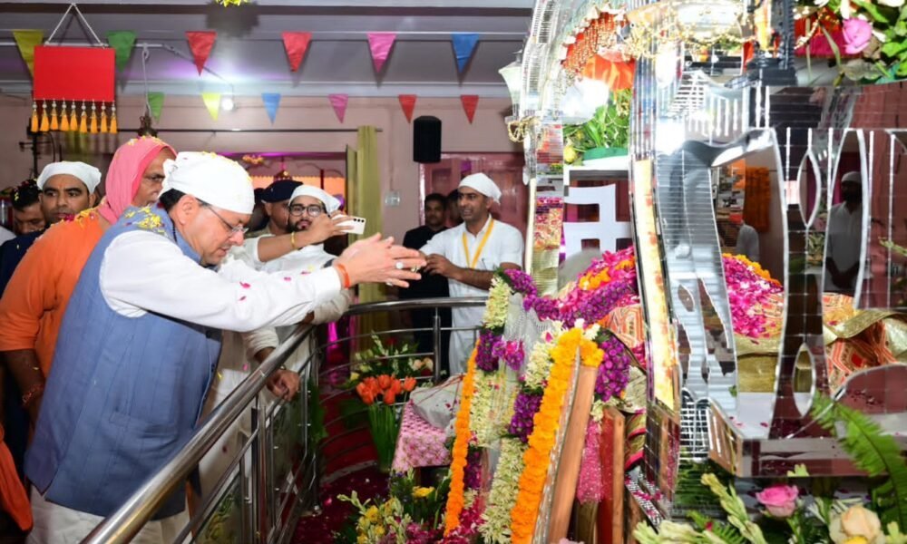 संत समाज का मार्गदर्शन धर्म, संस्कृति और राष्ट्र निर्माण की प्रेरणा : धामी