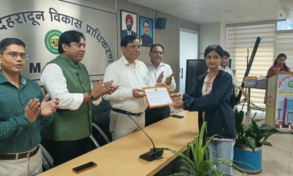 एमडीडीए की नई पहचान को मिली रचनात्मक उड़ान, मैस्कॉट और स्लोगन प्रतियोगिता के विजेता सम्मानित